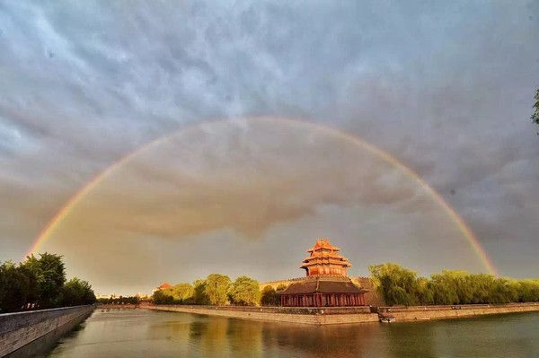 雨后奇观，北京上空双彩虹的神秘魅力